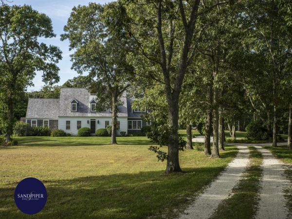 Cape Cod Home 995283