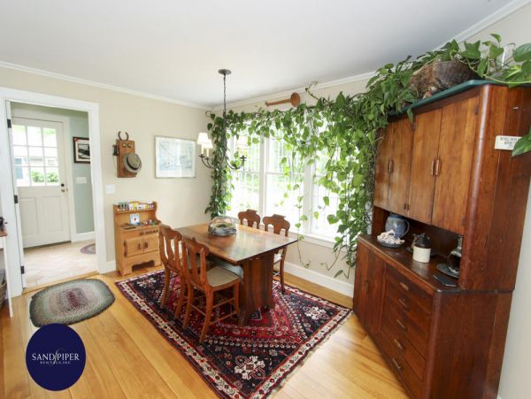 Cape Cod Home 995283