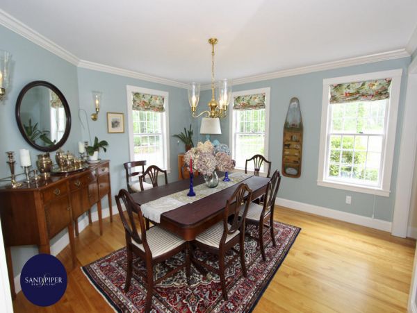Cape Cod Home 995283