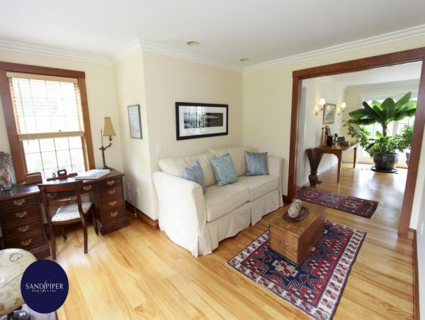 Cape Cod Home 995283