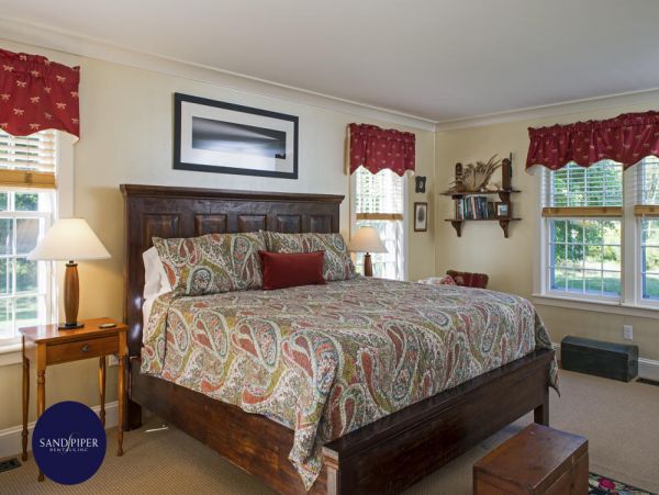 Cape Cod Home 995283