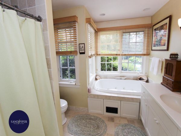Cape Cod Home 995283