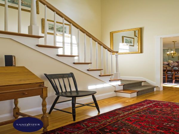 Cape Cod Home 995283