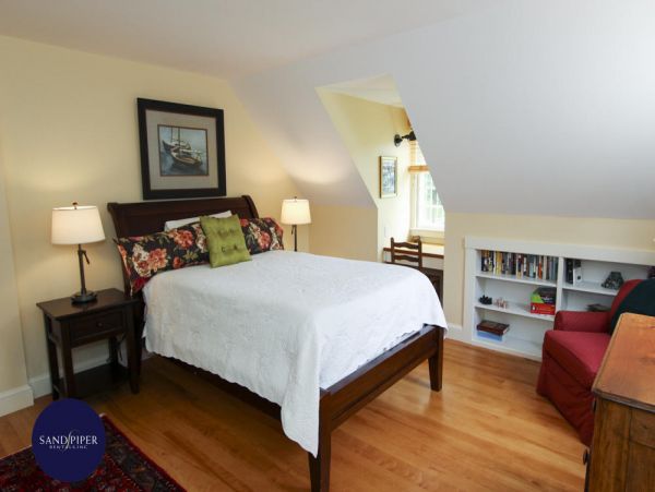 Cape Cod Home 995283