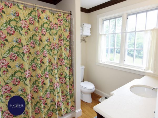 Cape Cod Home 995283