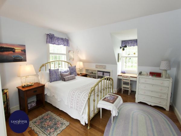 Cape Cod Home 995283