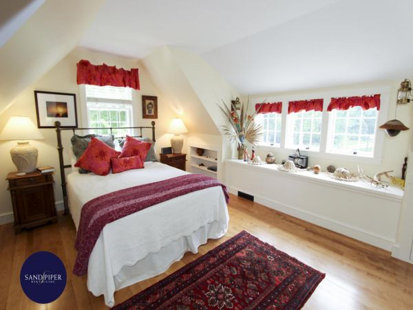 Cape Cod Home 995283
