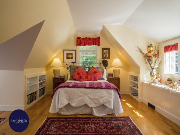Cape Cod Home 995283