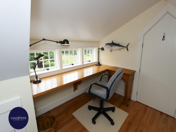 Cape Cod Home 995283