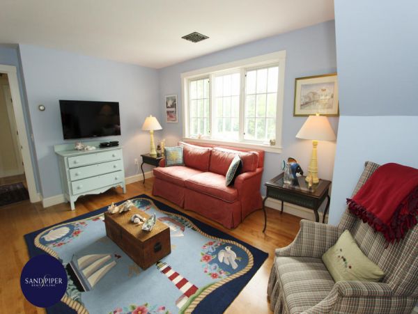 Cape Cod Home 995283