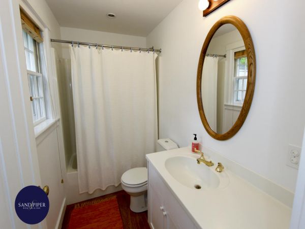 Cape Cod Home 995283