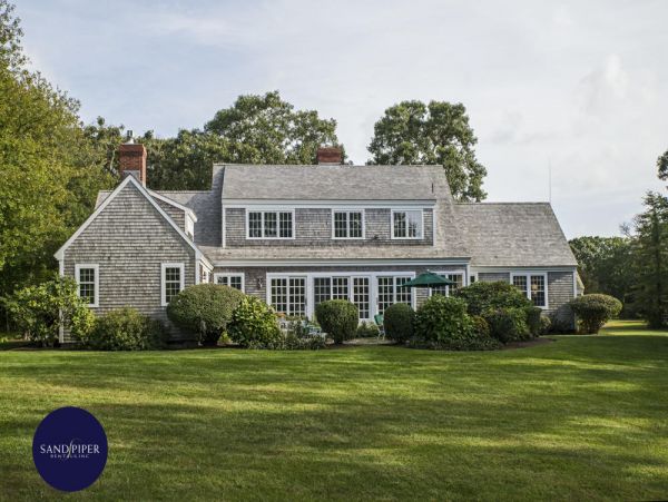 Cape Cod Home 995283