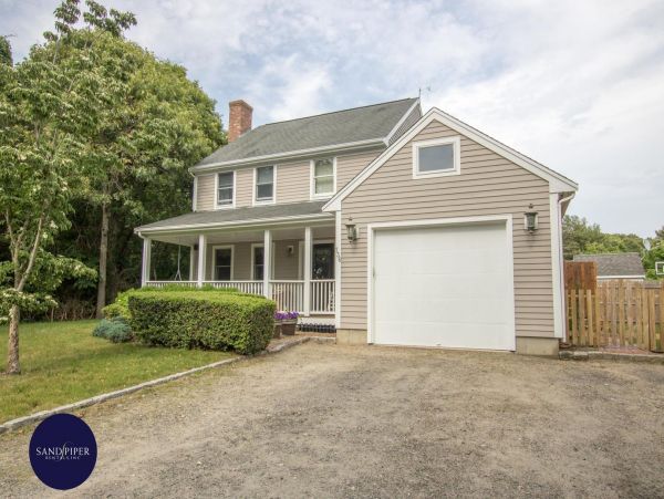 Cape Cod Home 995284