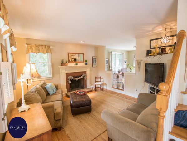 Cape Cod Home 995284