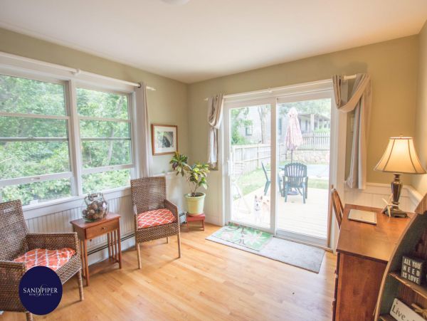 Cape Cod Home 995284