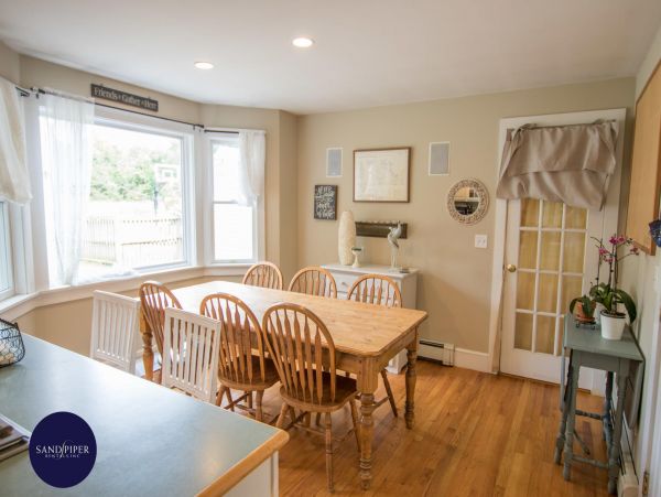 Cape Cod Home 995284