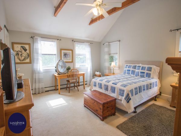 Cape Cod Home 995284