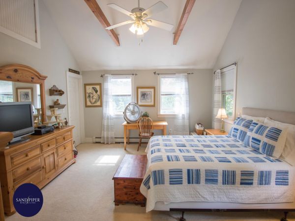 Cape Cod Home 995284