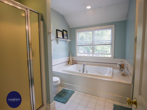 Cape Cod Home 995284