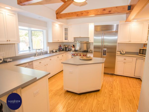 Cape Cod Home 995285