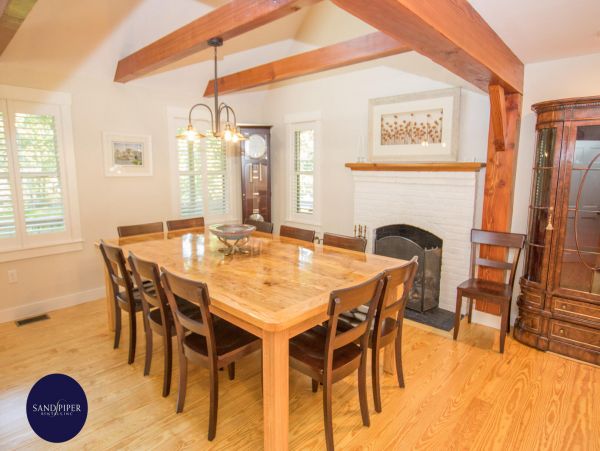 Cape Cod Home 995285