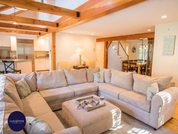 Cape Cod Home 995285
