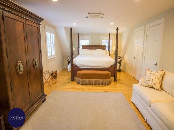 Cape Cod Home 995285