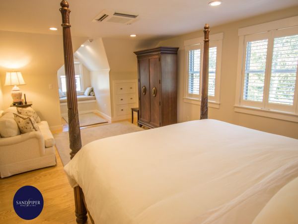 Cape Cod Home 995285