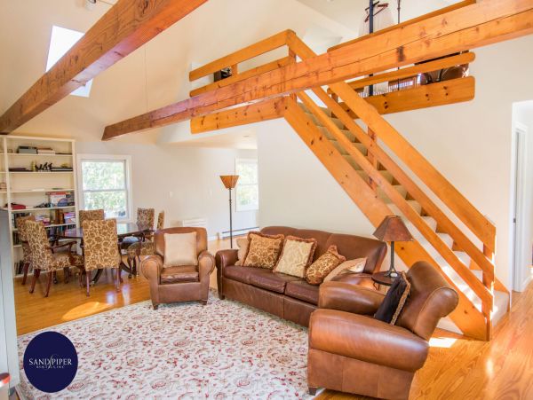 Cape Cod Home 995285