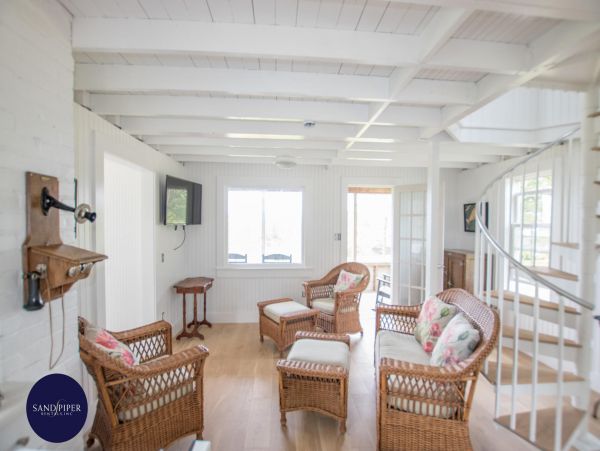Cape Cod Home 995286