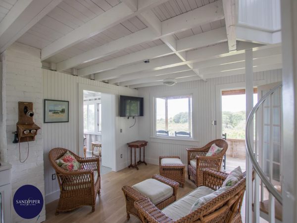 Cape Cod Home 995286