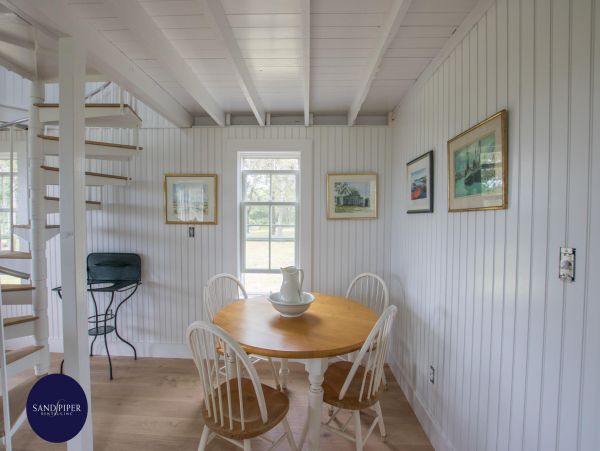 Cape Cod Home 995286