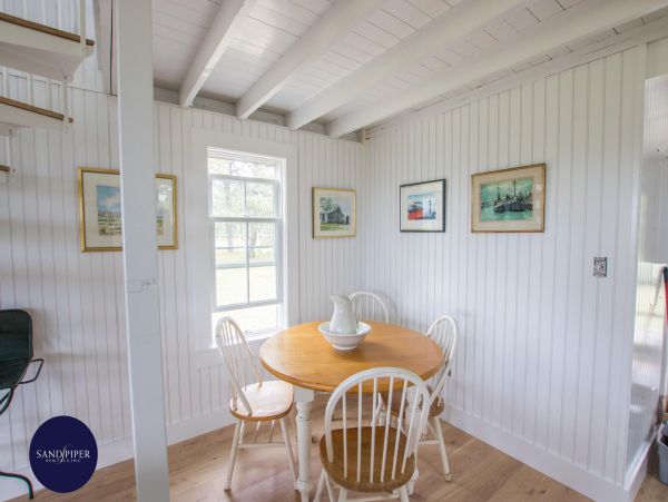 Cape Cod Home 995286