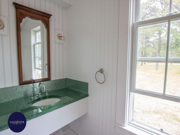 Cape Cod Home 995286