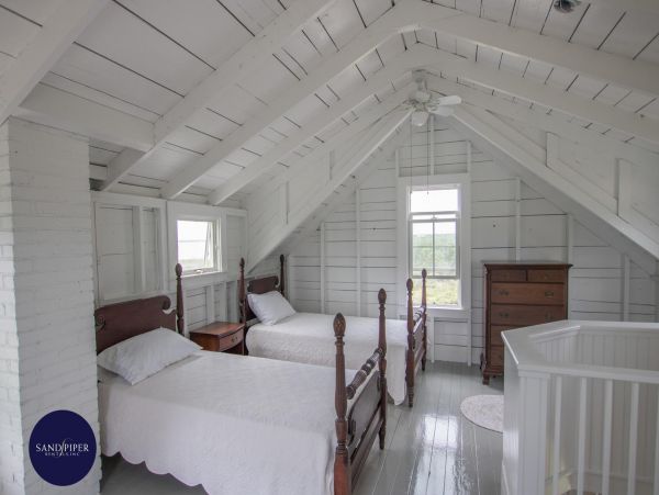 Cape Cod Home 995286