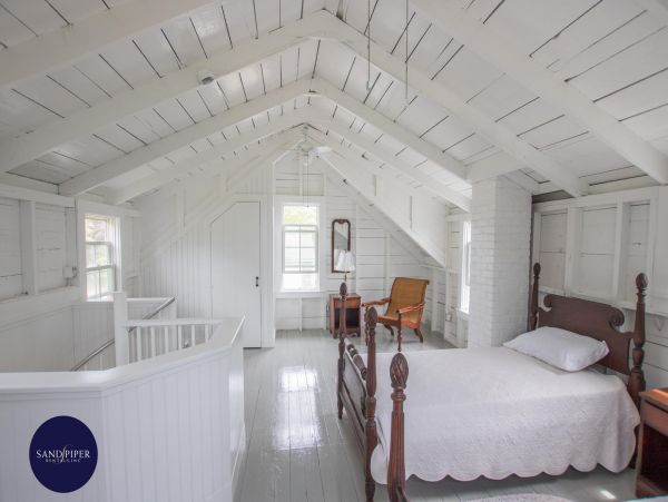 Cape Cod Home 995286