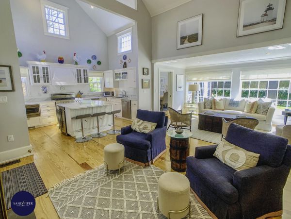 Cape Cod Home 995287