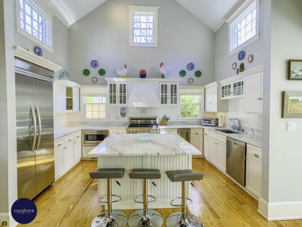 Cape Cod Home 995287