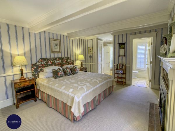Cape Cod Home 995287