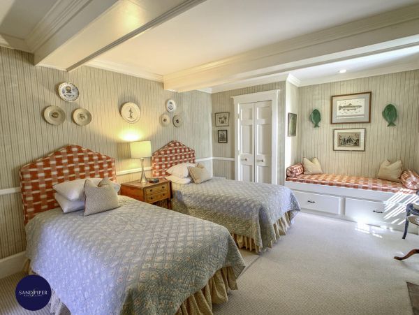 Cape Cod Home 995287