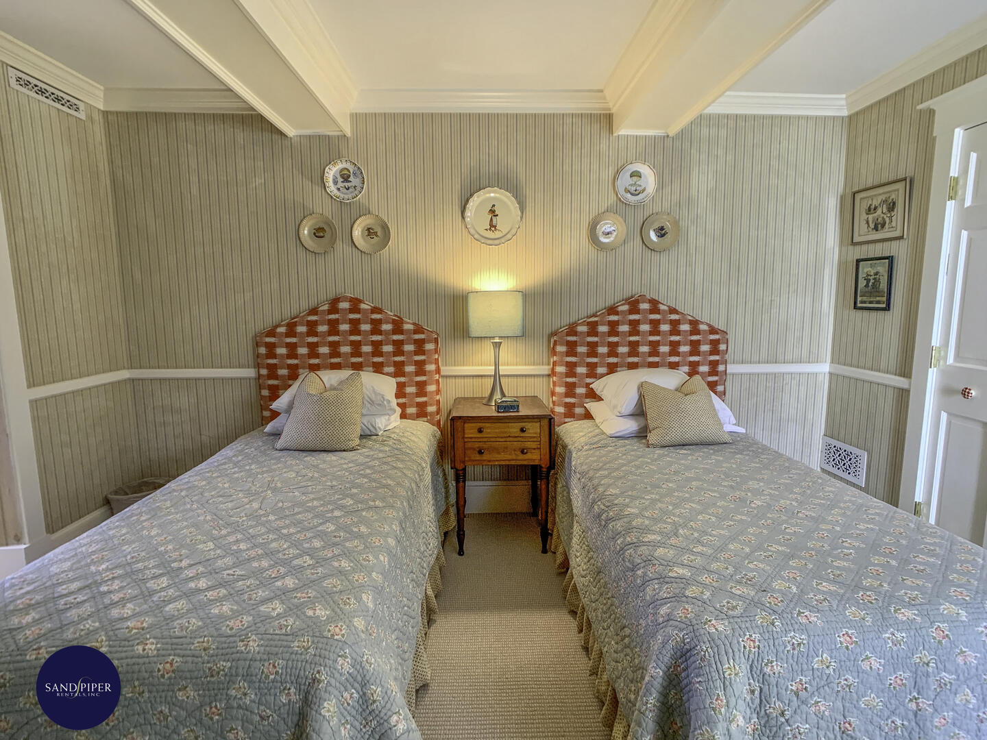Cape Cod Home 995287