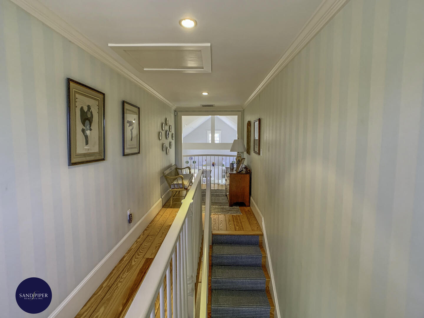 Cape Cod Home 995287