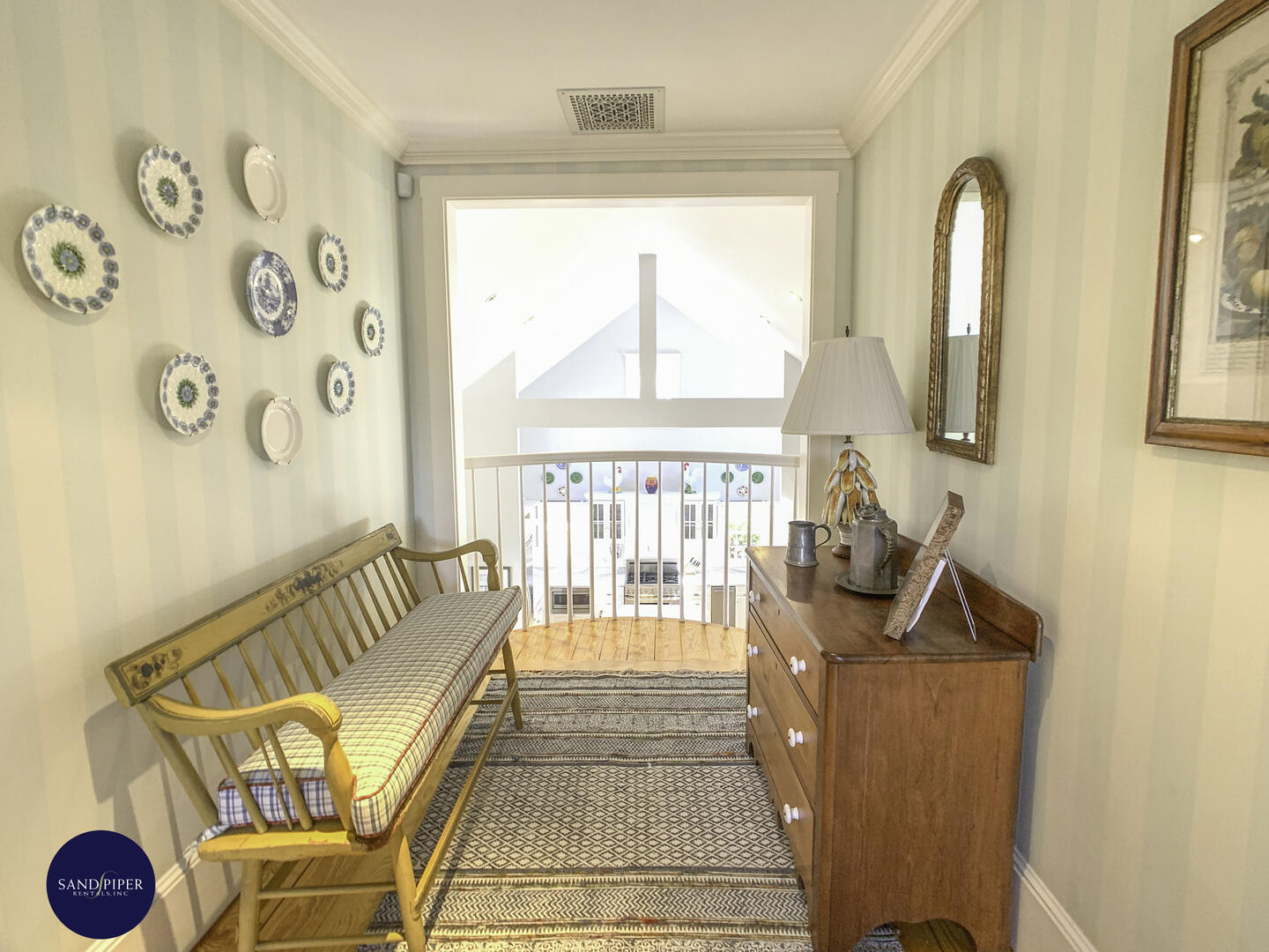 Cape Cod Home 995287