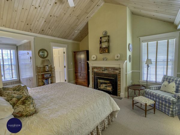 Cape Cod Home 995287