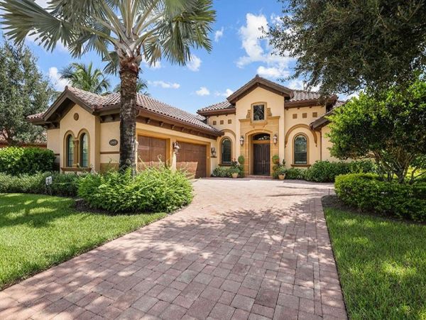 Amazing Spacious Vacation Home With Private Pool In Naples
