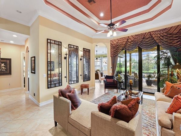 Amazing Spacious Vacation Home With Private Pool In Naples