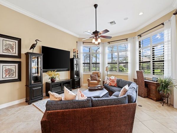 Amazing Spacious Vacation Home With Private Pool In Naples