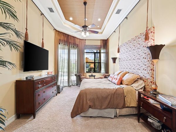Amazing Spacious Vacation Home With Private Pool In Naples
