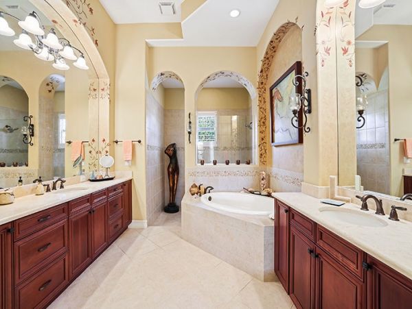 Amazing Spacious Vacation Home With Private Pool In Naples