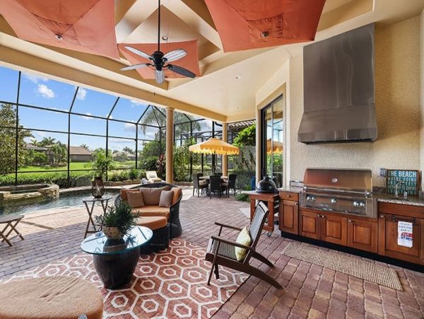 Amazing Spacious Vacation Home With Private Pool In Naples